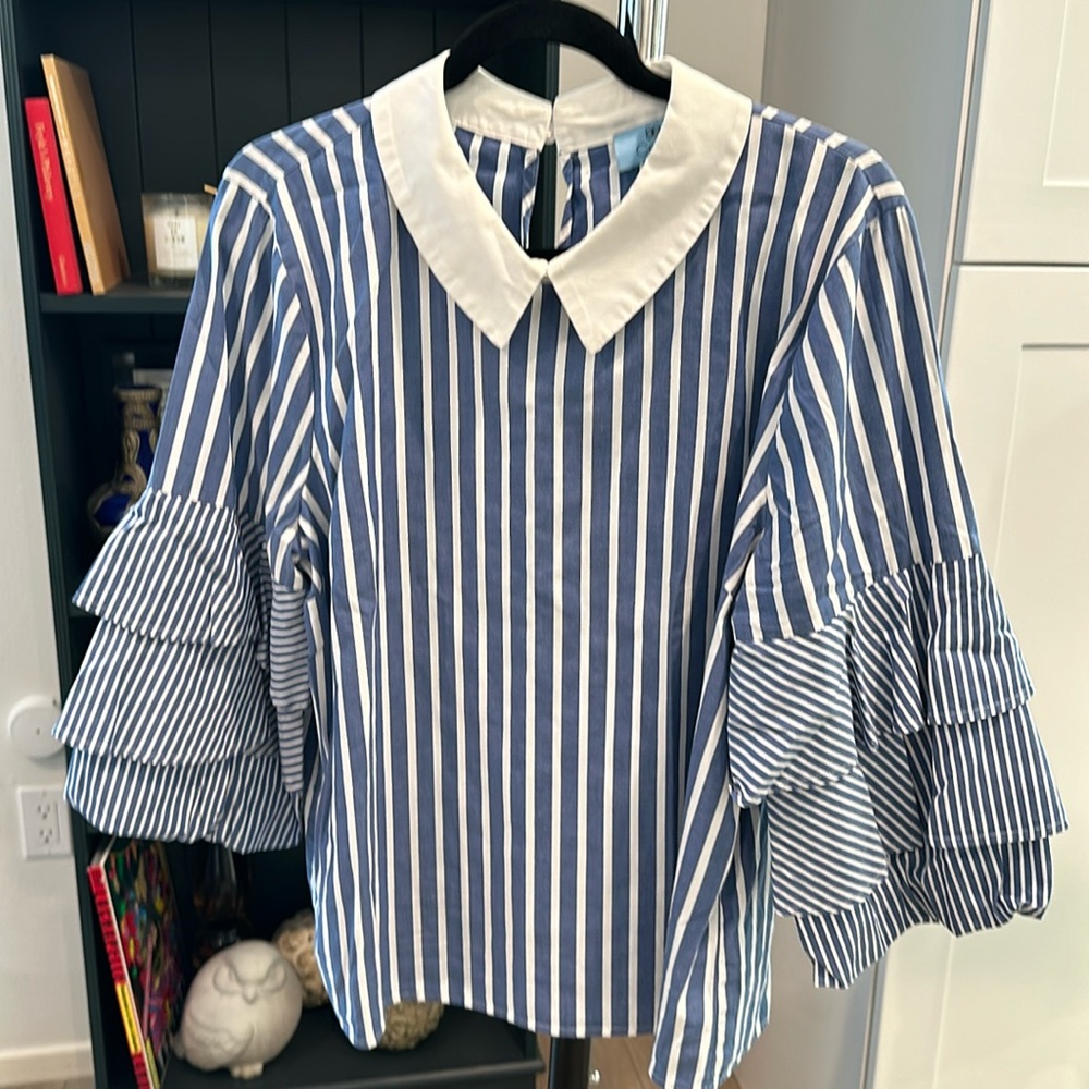 CeCe XL light blue and white collard blouse with fun ruffled 3/4 sleeve.